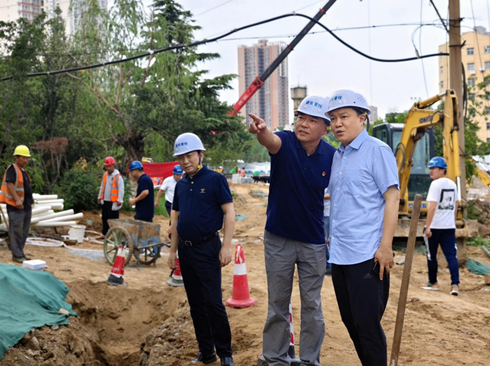 华亿副总经理张岩到郑州建投通讯管线有限公司开展安全生产检查