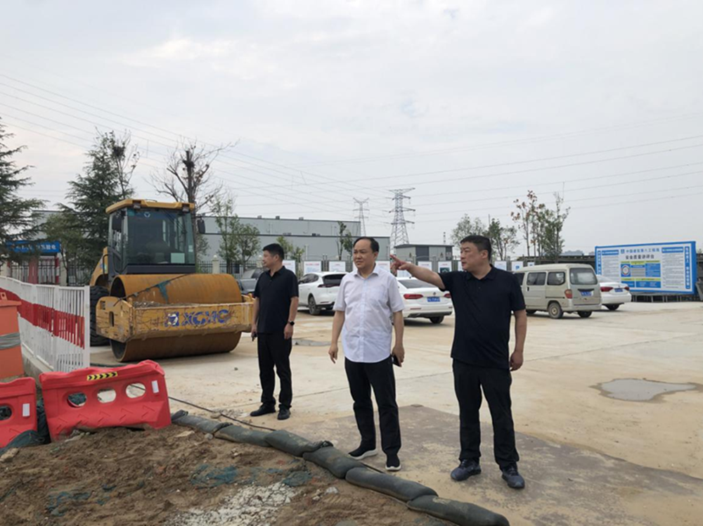 华亿党委委员、副总经理张岩到侯寨新镇区安置区调研项目建设工作